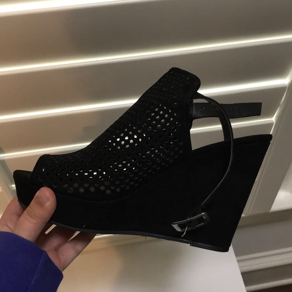 shoes - Picture 2 of 3